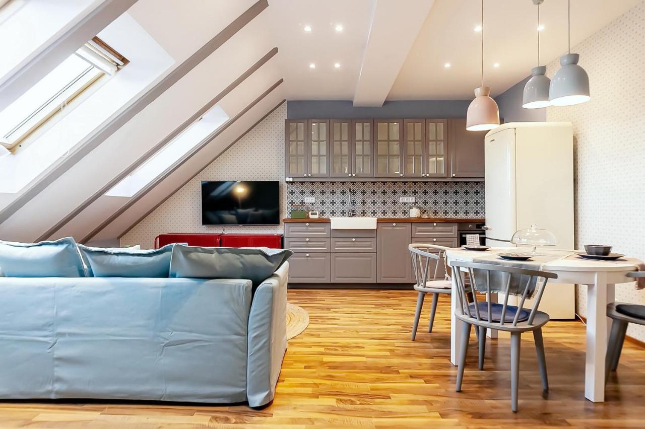 Daire Attic On Waterfront / View / Netflix