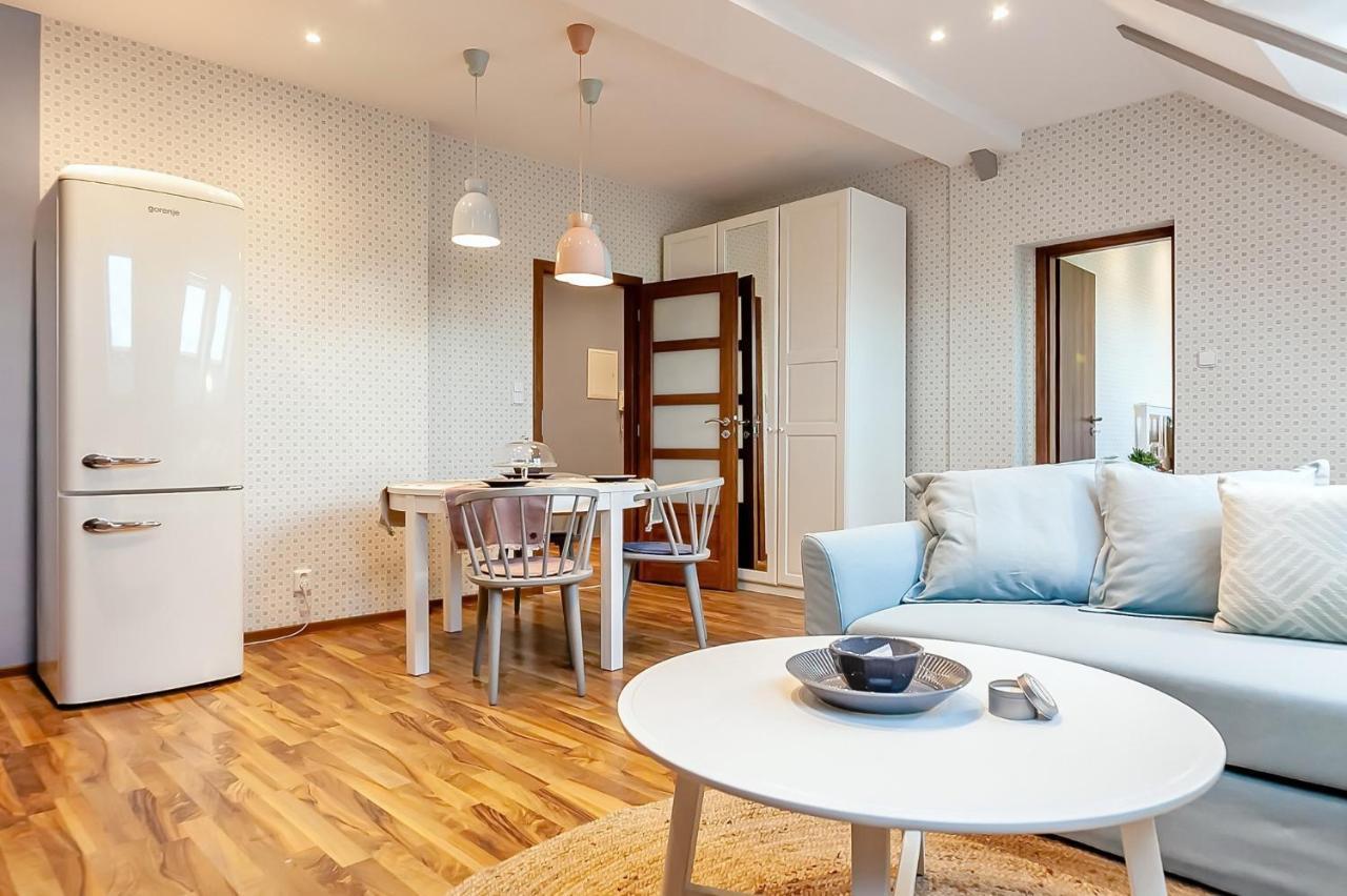 Attic On Waterfront / View / Netflix Daire Prag
